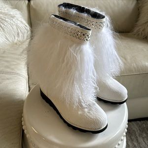 Bearpaw White Shearling Boots Size 9